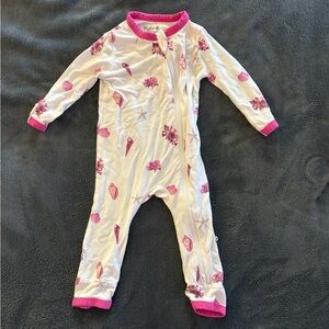 Kyte Baby Pink and White Seashell Zippered Romper